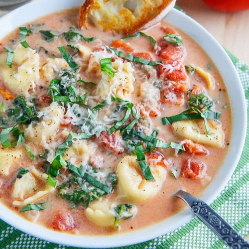 Creamy Parmesan Tomato and Spinach Tortellini Soup