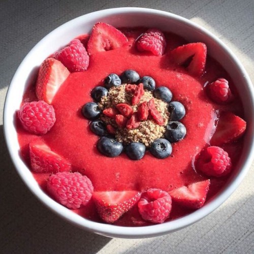 Strawberry smoothie bowl