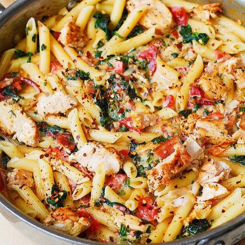 Chicken and Bacon Pasta with Spinach and Tomatoes in Garlic Cream Sauce