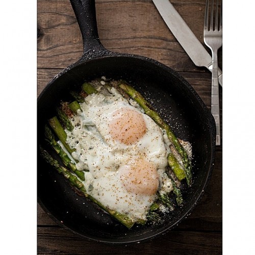 ASPARAGUS AND EGGS