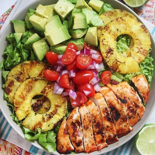 Sriracha lime chicken chopped salad bowl