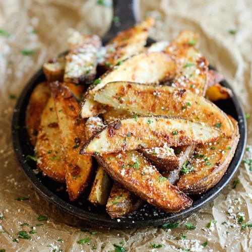 GARLIC PARMESAN FRIES