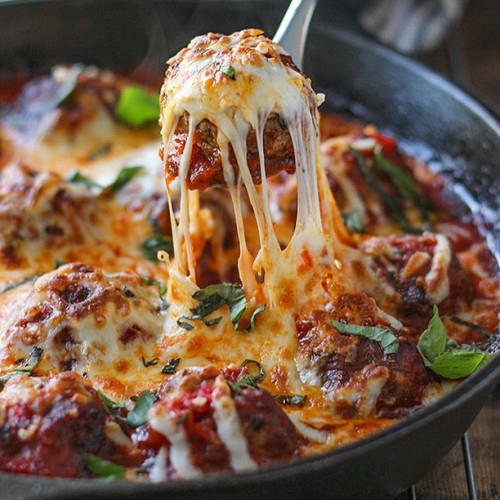 CHEESY MEATBALL SKILLET