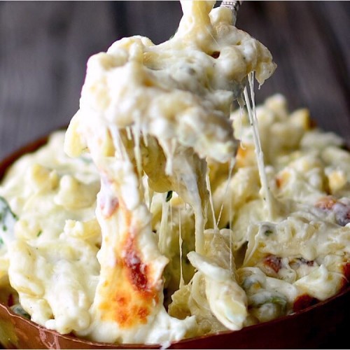 Spinach Artichoke Macaroni and Cheese