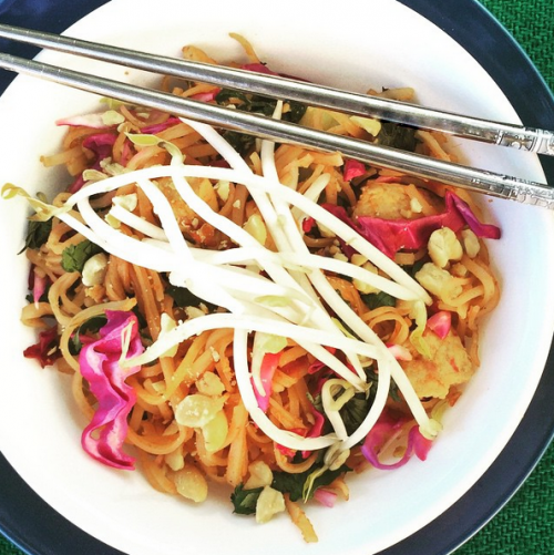 Delicious CHICKEN PAD THAI