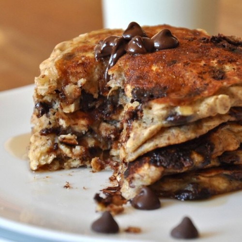 CHOCOLATE CHIP OATMEAL COOKIE PANCAKES