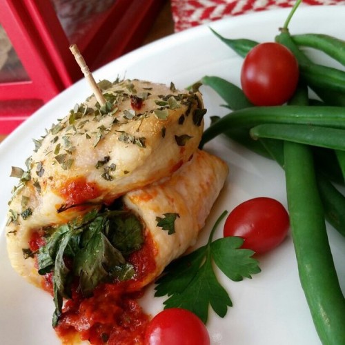 SUN-DRIED TOMATO & ROASTED RED PEPPER CHICKEN ROLL-UPS