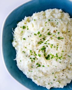 MASHED CAULIFLOWER WITH CHEESE AND CHIVES