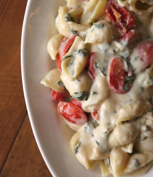 Goat Cheese, Mozzarella, Basil, and Tomato Mac and Cheese