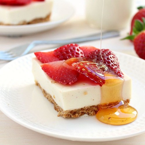 Clean Eating Strawberry Cheesecake Bars