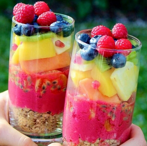 GRANOLA SMOOTHIE FRUIT PARFAIT