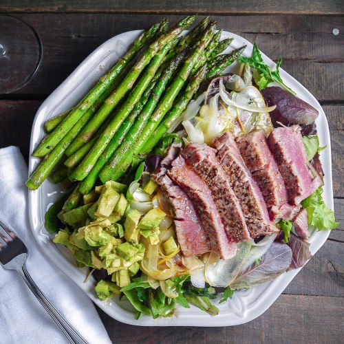 Seared Ahi Tuna Salad (with Spicy Ginger Vinaigrette)