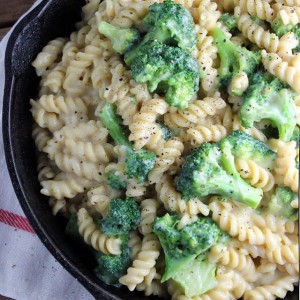 HEALTHY Broccoli Mac & "Cheese"