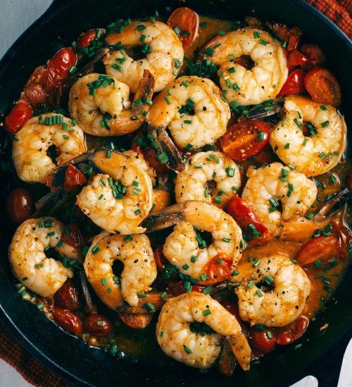 Spicy Garlic Shrimp and Tomato Skillet