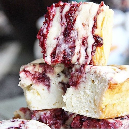 Skinny Raspberry & White Chocolate Gooey Cake Bars