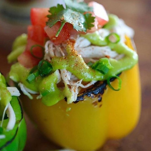 Chicken and Bell Peppers in a Pistachio & Avocado Sauce