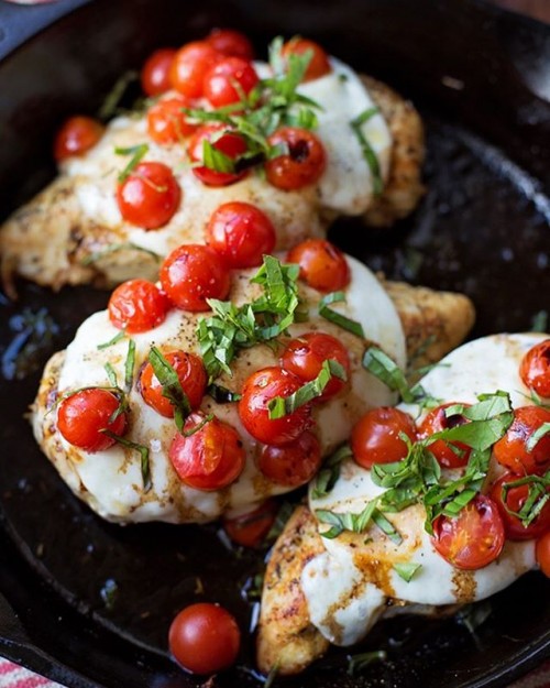 30 Minute Skillet Chicken Caprese