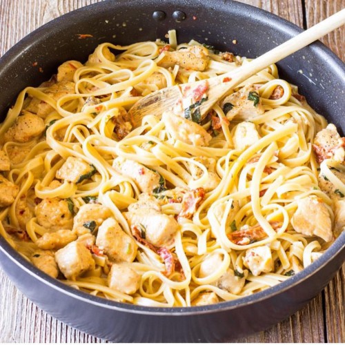 Fettuccini in Sun-Dried Tomato Basil Cream Sauce
